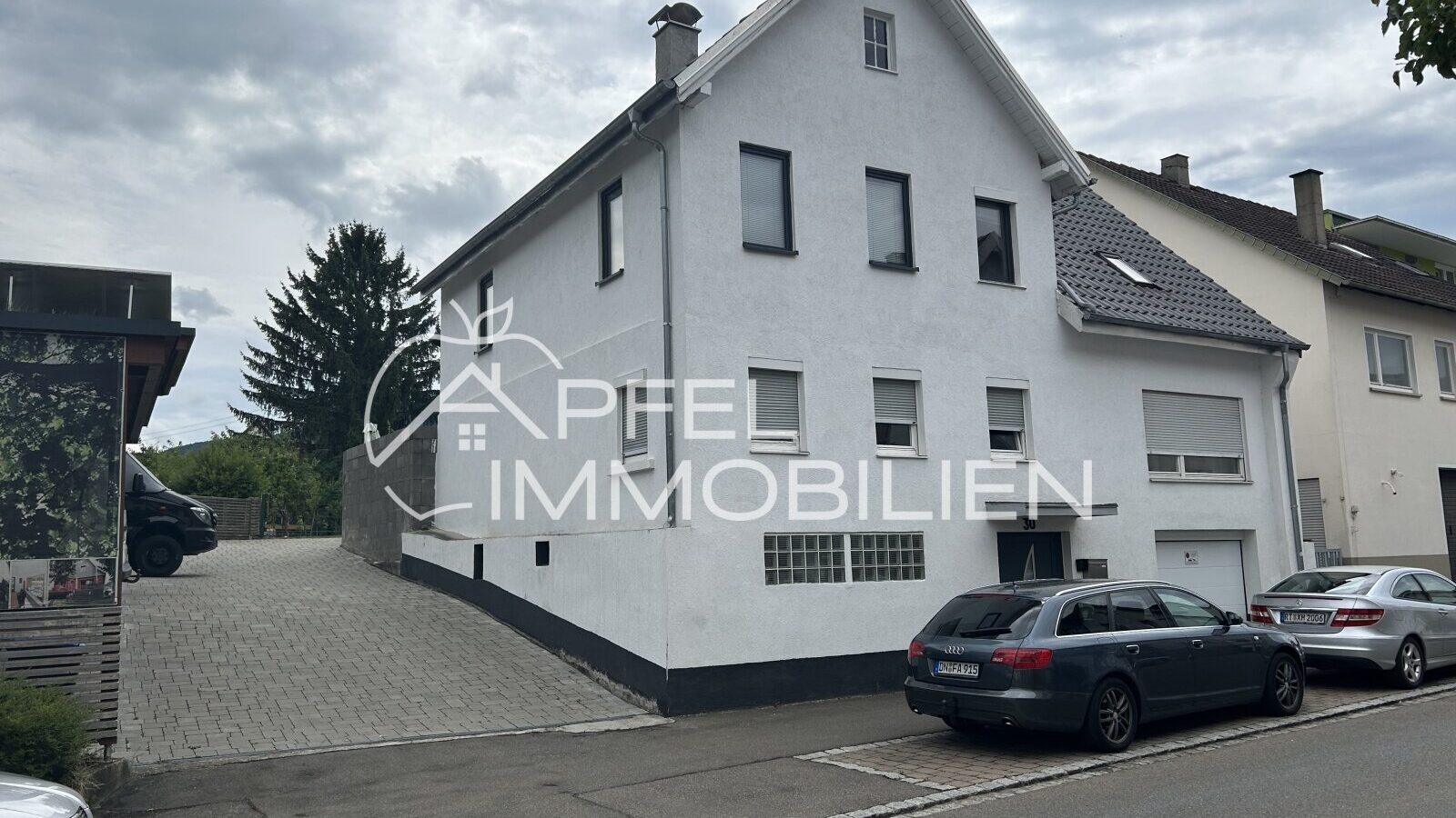 Aufgepasst: Traumhaus für Großfamilie mit viel Platz und großen Garten – Ideal für Kapitalanleger!