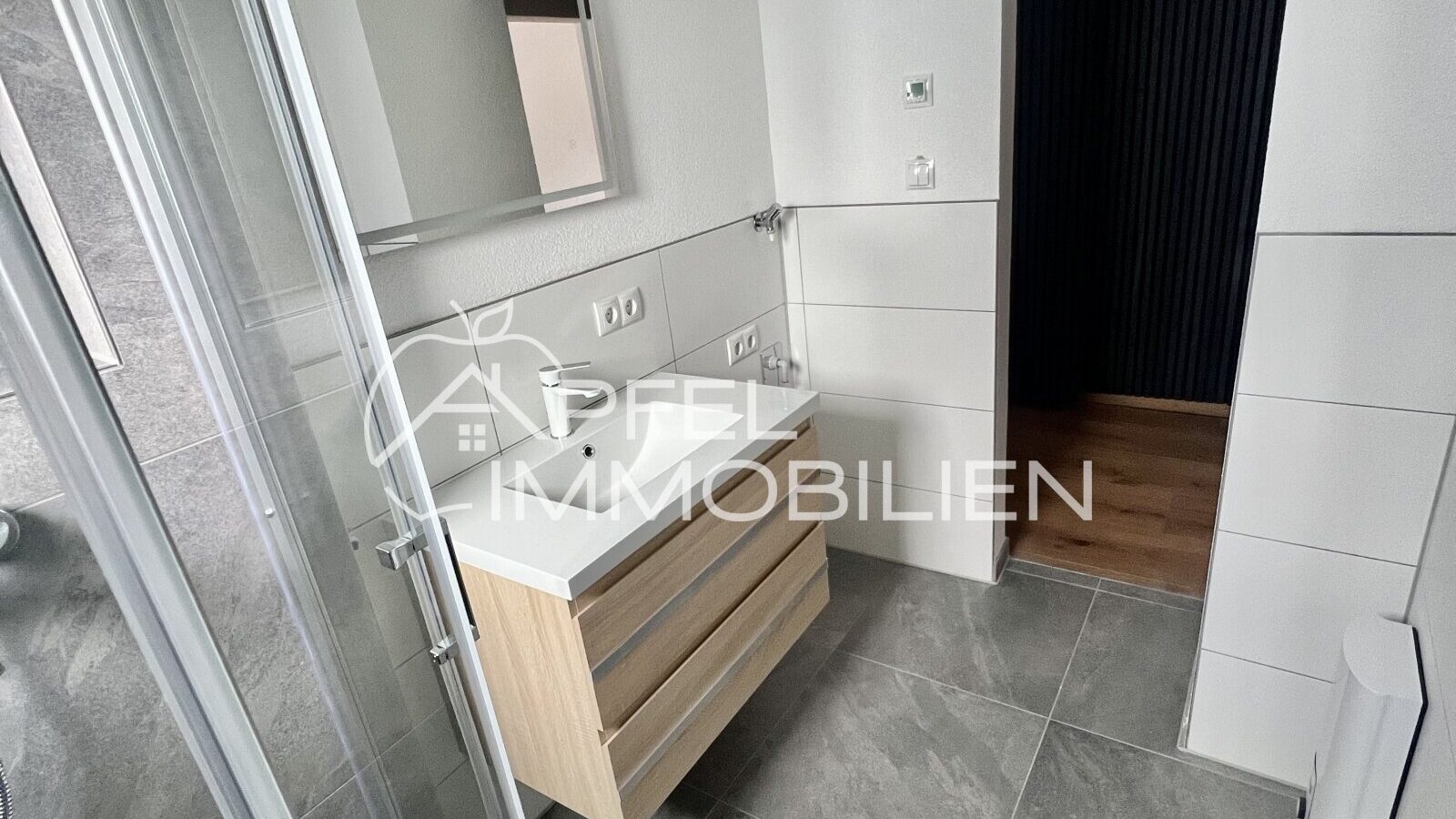 Moderne Eleganz trifft auf praktische Lebensqualität
